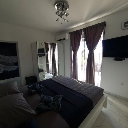 Tj Apartment Кърк Екстериор снимка