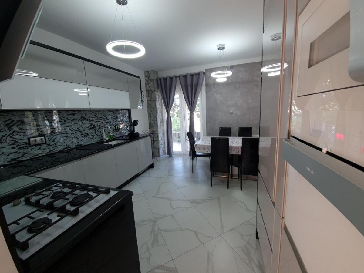 Tj Apartment Кърк Екстериор снимка