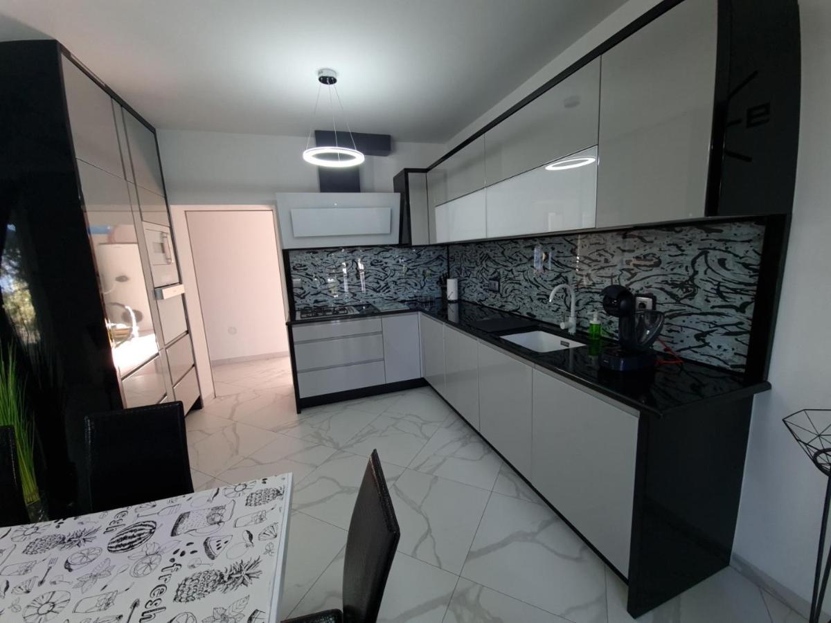 Tj Apartment Кърк Екстериор снимка