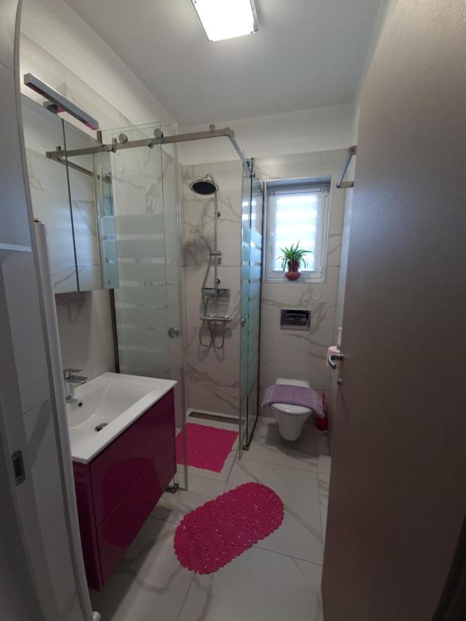 Tj Apartment Кърк Екстериор снимка