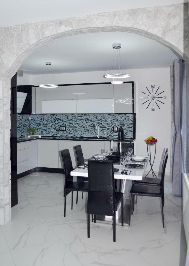 Tj Apartment Кърк Екстериор снимка