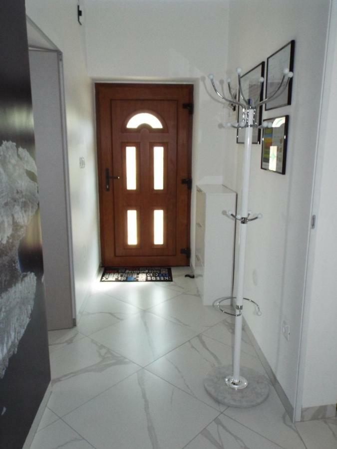 Tj Apartment Кърк Екстериор снимка